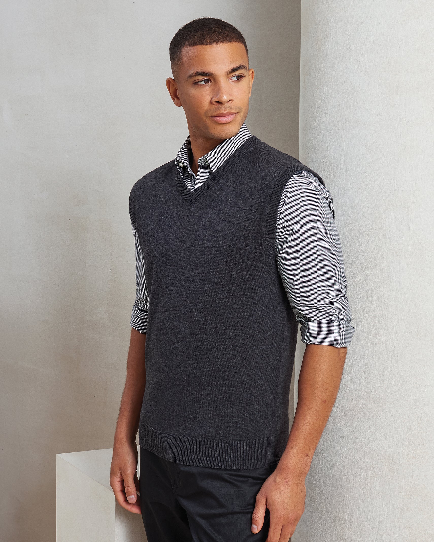 Men's V-Neck Knitted Sleeveless Sweater